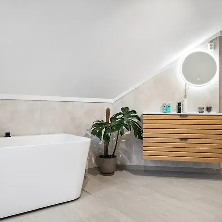 Seahouse With Amazing Views! Ballstad