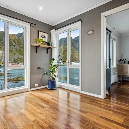 Seahouse With Amazing Views! Ballstad