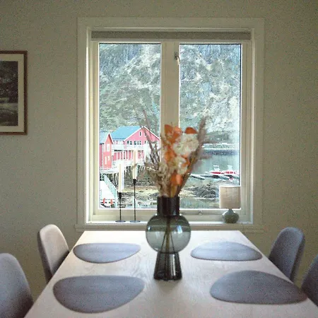 Seahouse With Amazing Views! Ballstad