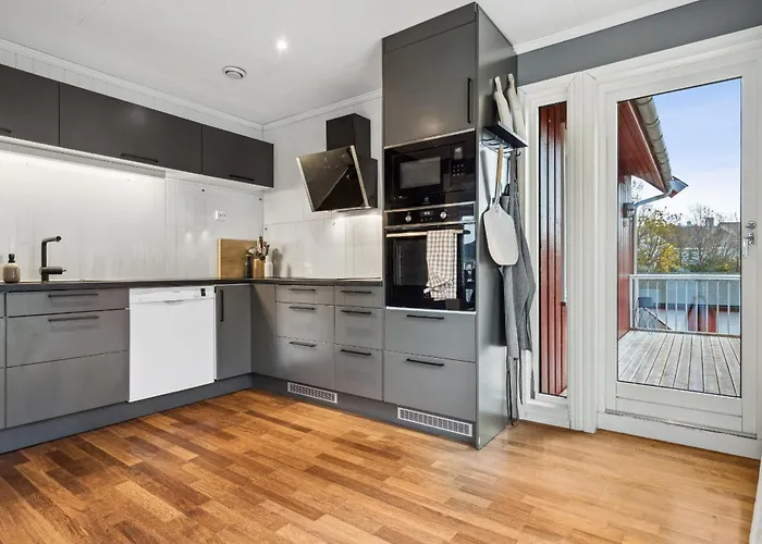 Seahouse With Amazing Views!