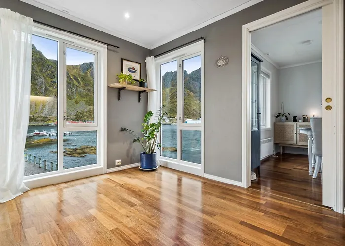 Seahouse With Amazing Views! Ballstad