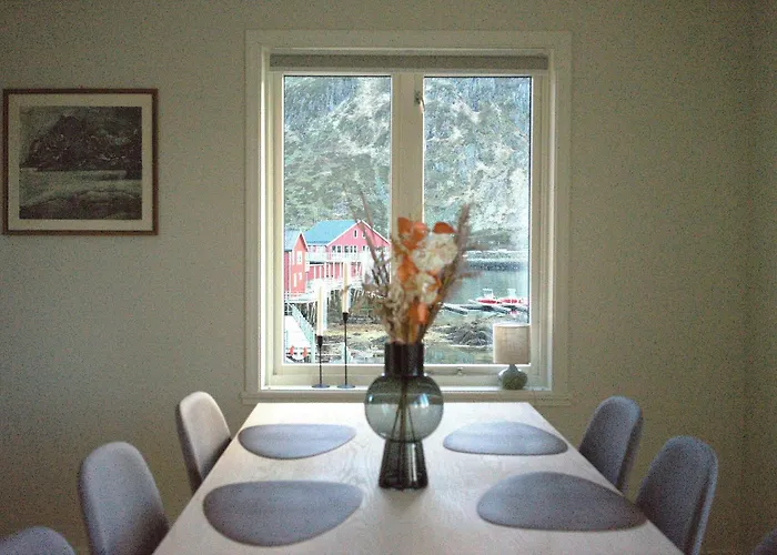 Seahouse With Amazing Views! Ballstad