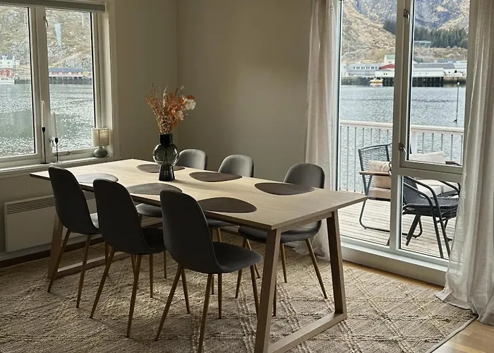 Seahouse With Amazing Views!